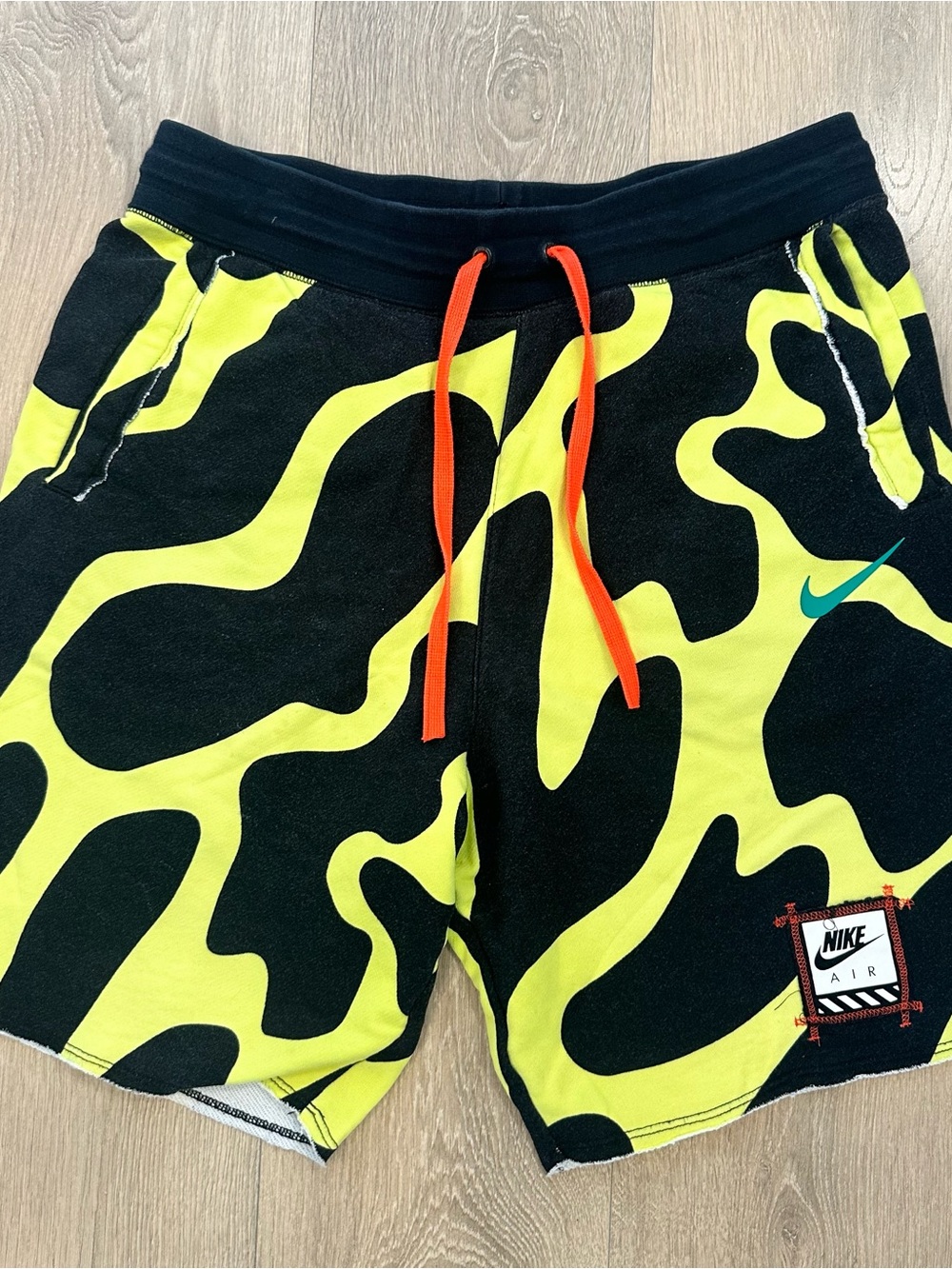 Nike Sportswear Loose Fit Retro Size M Future Shorts CK0152-702 Neon Black Camo